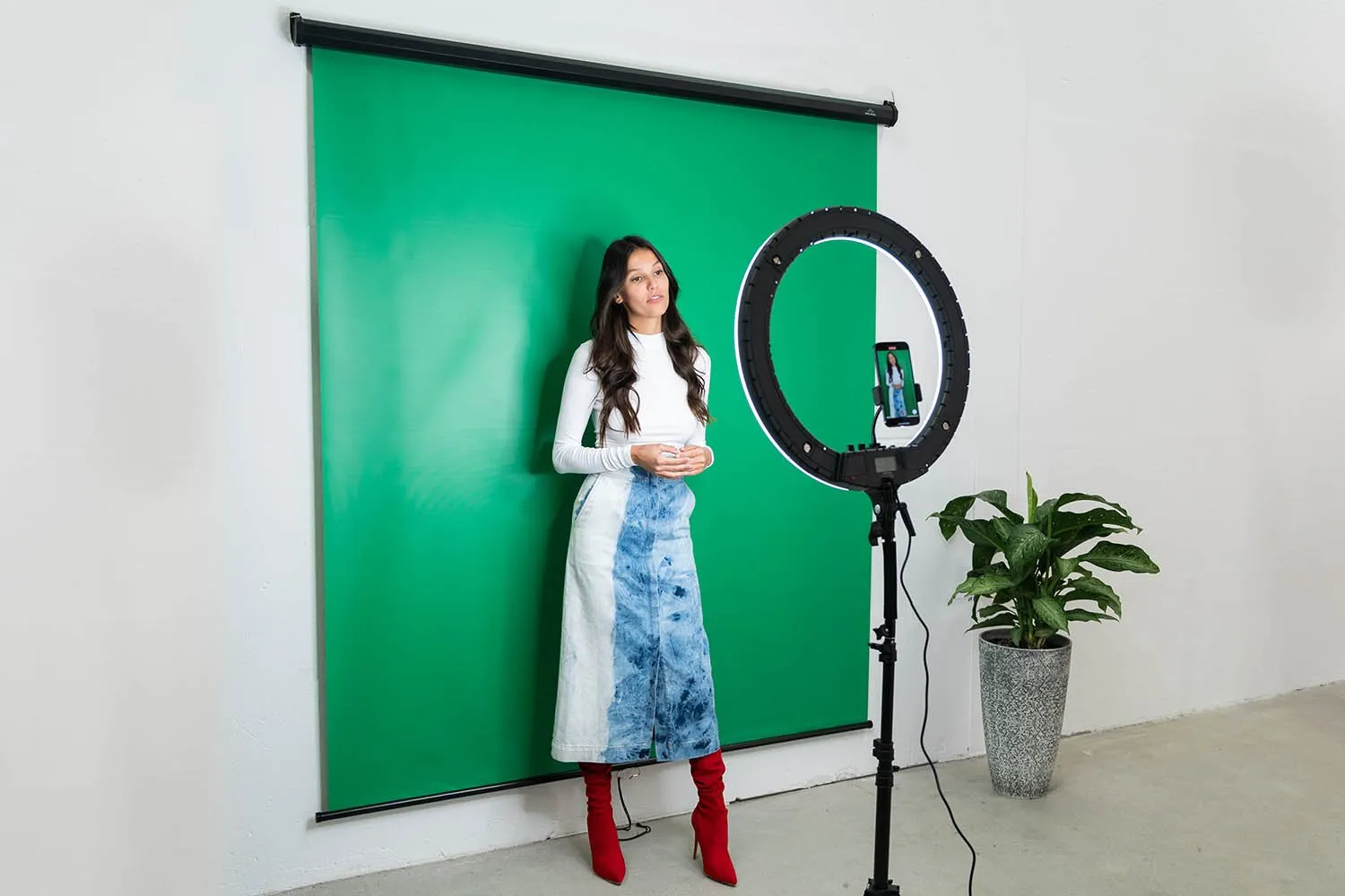 'Instant Studio' Mountable Pull Down Backdrop Screen- Chroma Key Green 180 x 200cm